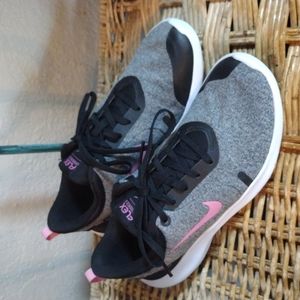 Nike Flex Experience 8 Running Shoes (7.5)